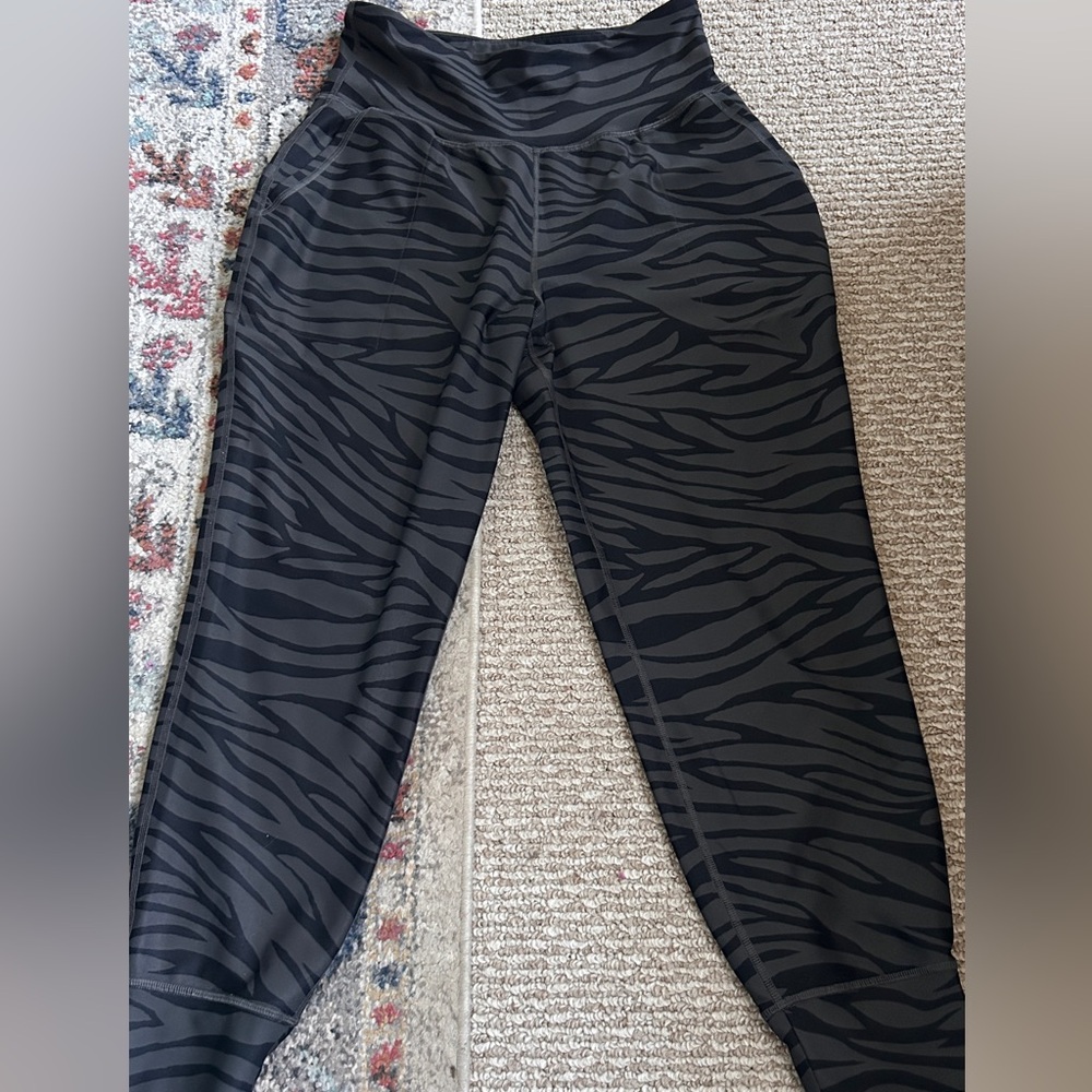 Old navy zebra pants Powersoft athletic size large